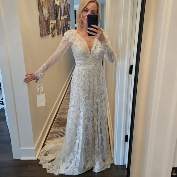 NWT 🔔 Melissa Sweet Sleeved V-Neck Sheath Wedding Dress - SIZE 4 - Picture 5 of 16